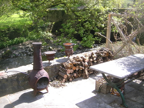 LOGS fo Chimenea.JPG